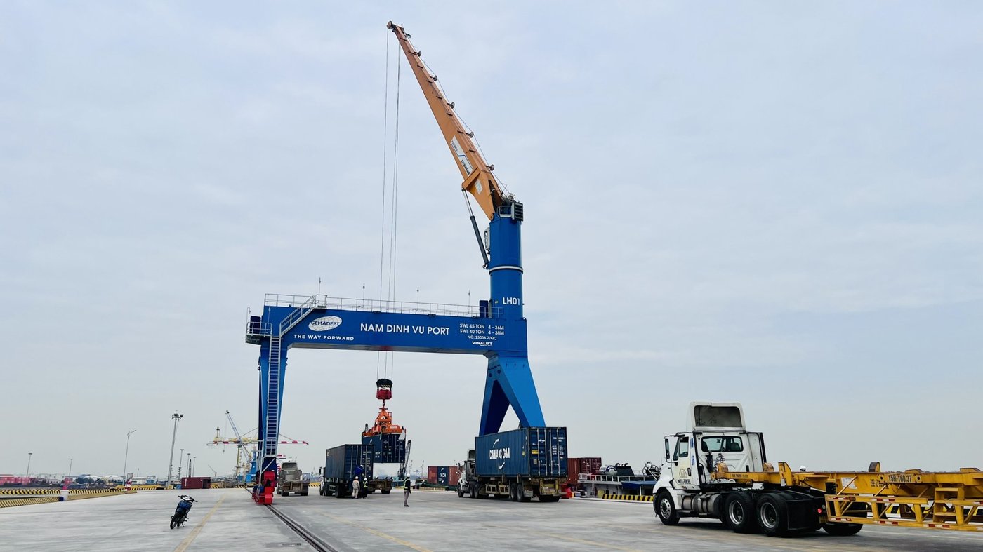 Xếp dỡ container