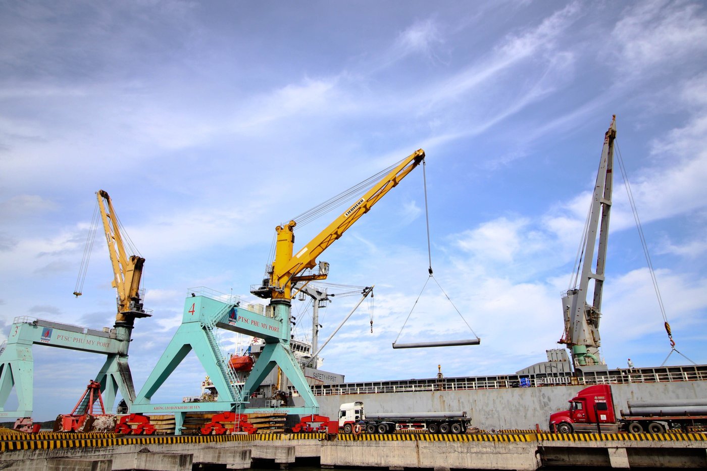 Xếp dỡ hàng tổng hợp