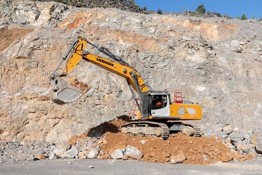 R960 SME tại mỏ đá Bocahut, Pháp