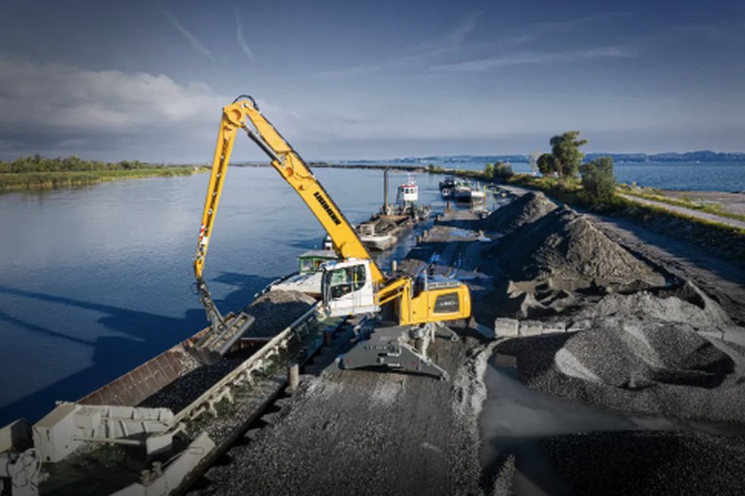Bốc xếp hàng rời cho tàu cỡ Panamax
