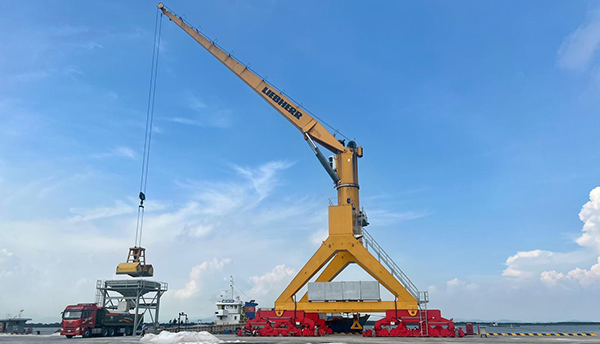 Chân đế di động cho TCC 280
tại cảng Flat, Hải Phòng