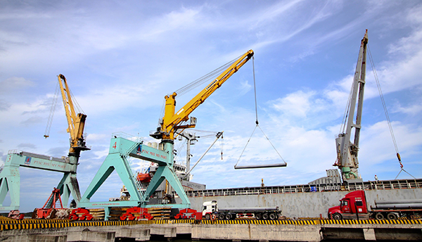 Chân đế di động cho TCC 300 tại cảng PTSC Phú Mỹ, Vũng Tàu