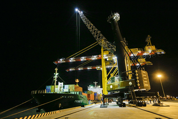 LHM 550 tại cảng Mipec - Hải Phòng